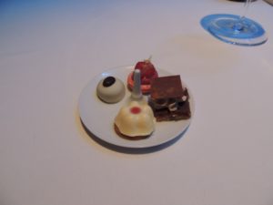 DSCN7244 (At Burj Al Arab hotel-Celebrate our 10th wedding anniversary-2014)